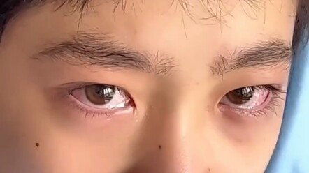 Sis filmed Bro crying—“His red-rimmed, phoenix-eyed, tear-streaked look is seriously so beautiful!”