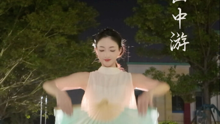 Traveling in the Painting | Enjoying the Spring Scenery, Yi-ya Yi-ya, Swaying Gently