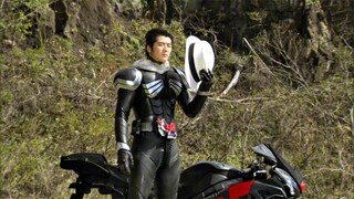 "Kamen Rider Skull": "Tôi không biết bạn là ai, nhưng bạn trông rất ổn, nhóc."