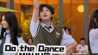 We college students have to listen to Elite to survive / dothedance borrowed cat minju male road sho