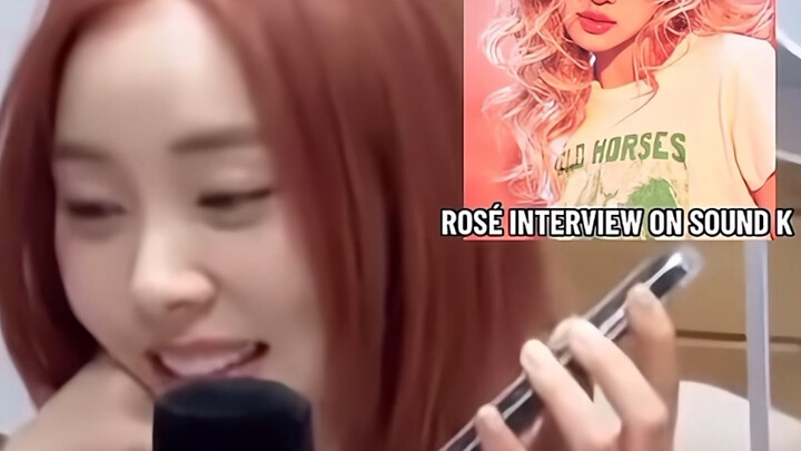 Ashley gọi cho ROSÉ, đúng là ROSÉ thuộc tuýp người hướng ngoại, nói chuyện với cô ấy thật sự rất vui