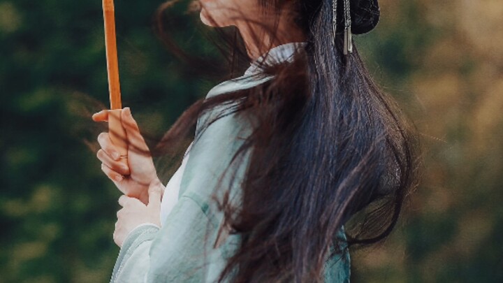 Trang điểm và tạo kiểu tóc quan trọng thế nào đối với diễn viên! Chỉ cần thay đổi chút thôi là đẹp t