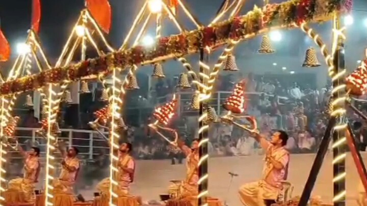 Where the Ganges flows, faith shines brighter. 🪔🌊✨Har Har Gange • Har Har Mahadev 🔱🙏