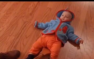 Bố chăm con ai cũng thế à?