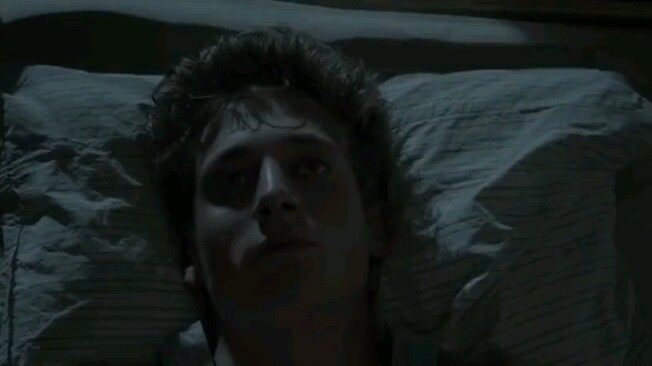 “อัจฉริยะแห่งเขตใต้ต้องเผชิญกับอุปสรรคในการเรียนมหาวิทยาลัย และลิปเริ่มสงสัยในชีวิตของเขา”