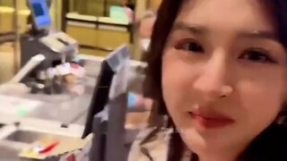 女友的尴尬瞬间#看一遍笑一遍 #不信你不笑