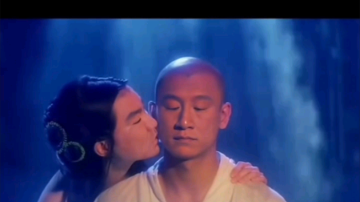 Ular Hijau yang Berbeda