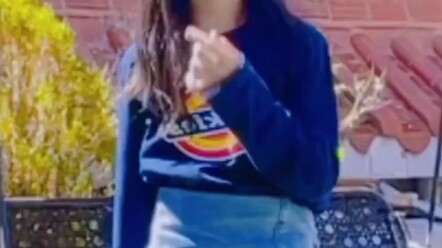 Laporan pemula: Semua video tari atau nyanyi di akun ini adalah milik saya sendiri.