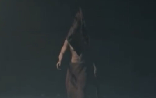 Can you believe it? In the middle of the night, he brought a 99-meter machete to chop me
