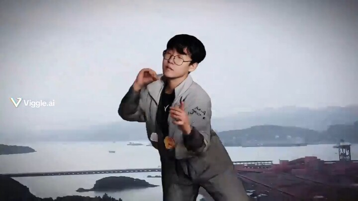 Dengan berlinang air mata, melihat sahabat baik menonton film sambil bermain gasing, raja ukuran bel