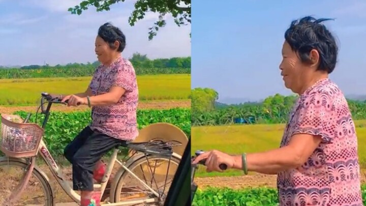Young guy bumps into his mom back home and rides together—his cycling looks just like Ponyo’s! Their