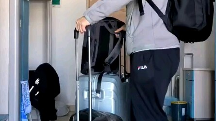 زميلي في السكن ضُبِط وهو يشاهد الأفلام على شبكة الحرم الجامعي وتم فصله من جامعة العلوم والتكنولوجيا.