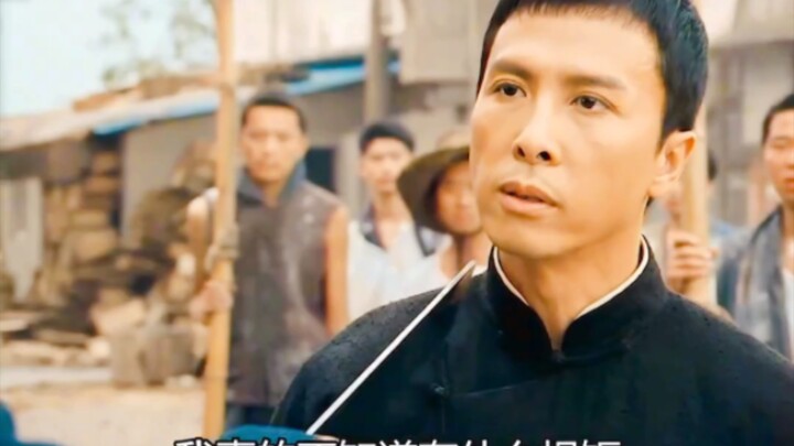 كما نعلم جميعًا، الطاولة غير زلقة + الملعب بلا حدود = المعلم لو لا يُقهر!