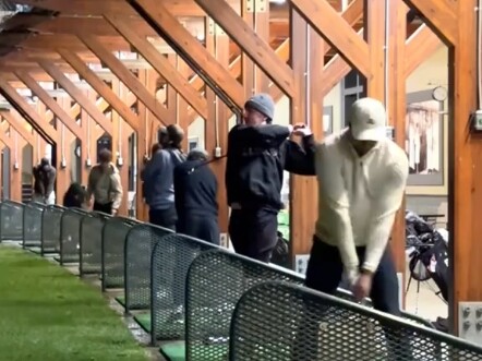 Bahkan aku bisa mencium bau mesiu