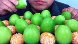 Makan Kumquat beku,kurma hijau, dengarkan suaranya