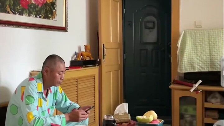 Có lẽ đằng sau màn thể hiện chính là: bạn chỉ cần một hạt vừng, còn tôi cho bạn cả một quả dưa hấu.