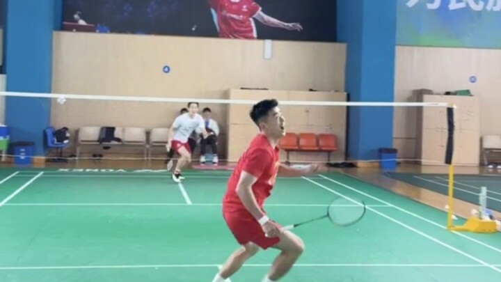 Trịnh Tư Vĩ lại thi đấu nội dung đơn nam.