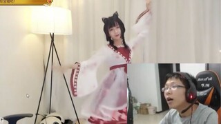 Xiao C dan Nanas Saidong sedang menonton gadis 2D menari bersama? Pria ini membuatku semakin bersema