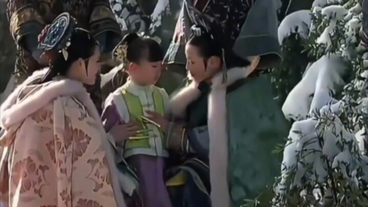No wonder Consort Duan is the most level-headed person in the palace—her words promptly brought Zhen