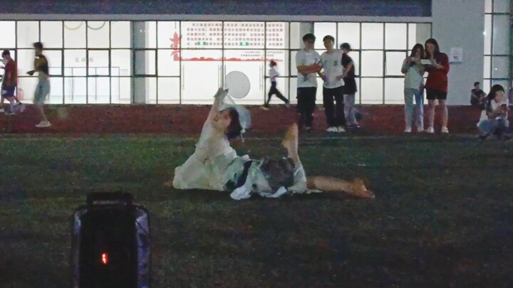操场上从不缺舞者