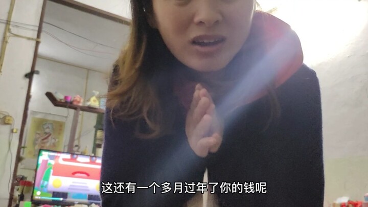 Menjelang Tahun Baru Imlek tapi masih belum dapat uang; kancing baju yang nggak muat cuma bisa diper