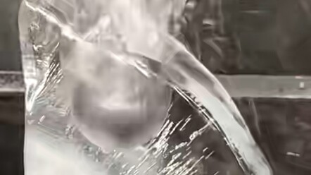 Even if my heart is as red as iron, it still can't melt your three-foot ice.