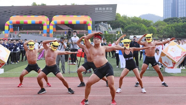 Buổi biểu diễn khai mạc đại hội thể thao toàn trường lần thứ 20 của khoa chúng tôi | Macho New Treas