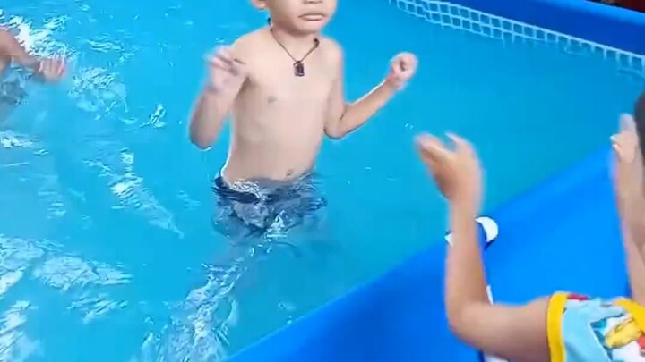 hapytripSamrey Ang bata me g makulit....