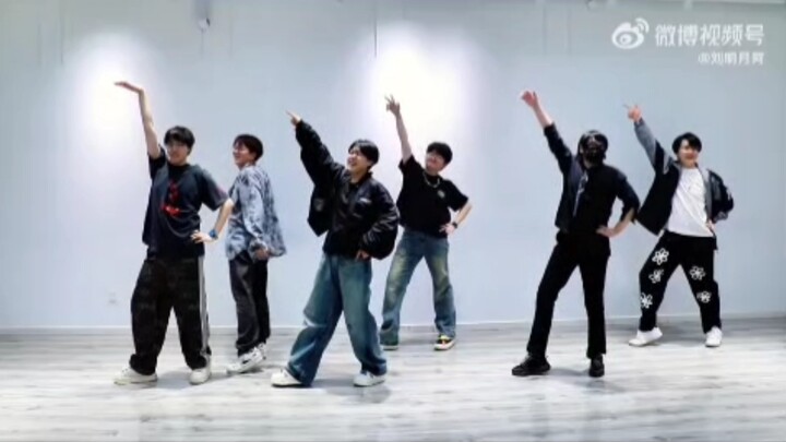 (ภาวะกลืนไม่เข้าคายไม่ออกทางธุรกิจ) ทะลุร้อยล้าน! เต้นของเกิร์ลกรุ๊ป!!!