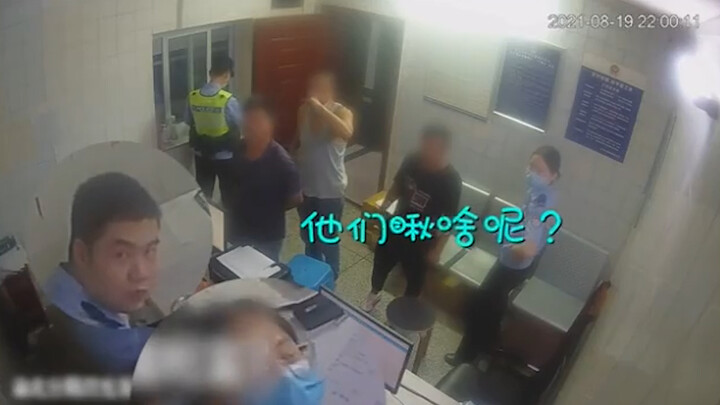 Ba người đàn ông vào đồn công an hòa giải vì mâu thuẫn, lại mắc “bệnh nghề nghiệp” hợp sức sửa điều 