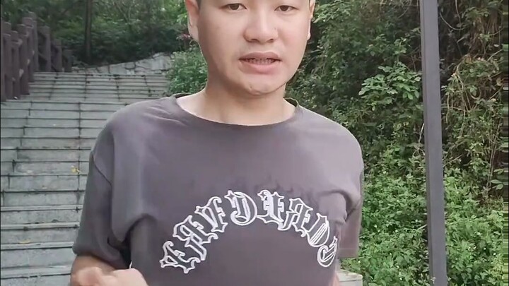 Lão Trần chuyên gia phòng chống lừa đảo bẩm sinh, bắt chước Lão Trần thổi bóng bay vắt sữa thì bị Lã