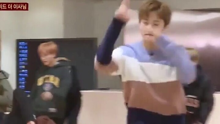 بوه أون يداهم استوديو تدريب إن سي تي، المبتدئون المتوترون ينتظرون التفتيش.. رقصة الجماعية القياسية ا