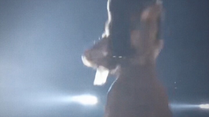 Có giống với lý do ban đầu khi cô ấy rời quê hương sang nước ngoài lúc còn thiếu niên không?