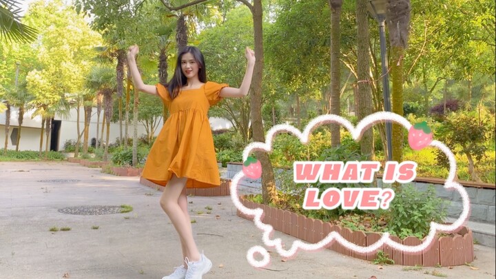 【Zhou Linqiong】The Energetic Auntie Asks Online: What Is Love— Twice Cover Dance