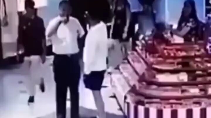 เห็นความอยุติธรรมก็ยื่นเท้าช่วย