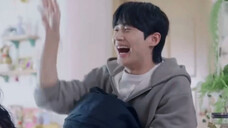 63 Cậu bé, cậu đang diễn trò này à? Hay cậu chỉ đang bị Xiao Su chọc cười? [Cõng Sun Jae trên lưng b