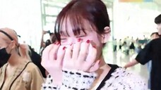 Walking through the airport without makeup! aespa 240927 took a private photo of herself at the airp