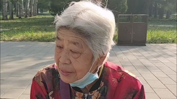 How do elderly parents who have lost their only child spend their later years?