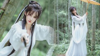 《临安初雨》“ 雨中竹林 ，伞下飒舞 ”