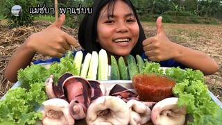 กินหางปลาหมึกน้ำจิ้มซีฟู๊ดแซ่บๆกับพี่เตยพาแซ่บจ้า | แม่ชบา พาแซ่บบ