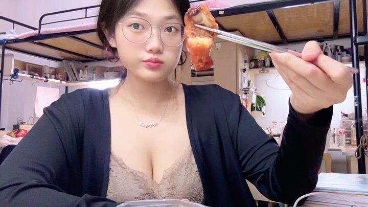 Cục Cục Cục Cục mèo con háu ăn meo meo meo!
