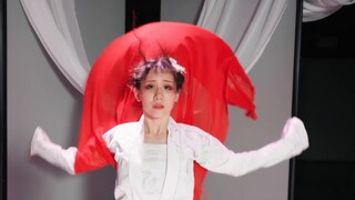 "Happiness and Sorrow" - The bride is in tears under the sound of suona
