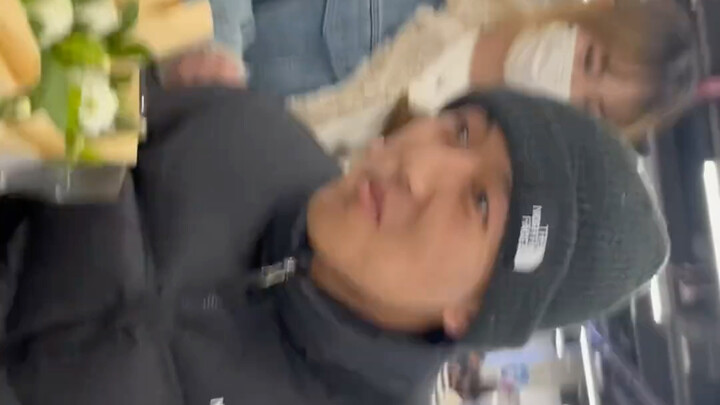 When the brother’s girlfriend suddenly appears behind him, having traveled 1,000 kilometers all by h