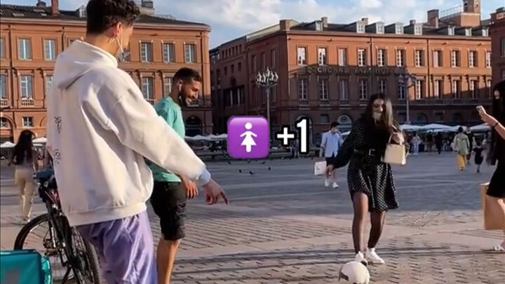 เกมท้าดวลฟุตบอลข้างถนน PK! สาวๆเล่นฟุตบอลเก่งกว่าจริงเหรอ?
