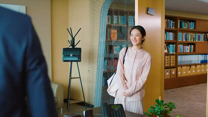 Hà Hạnh Phúc công thành danh toại trở về văn phòng luật, ai nấy đều vui mừng thay cô
