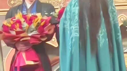 What kind of confession is this? Sister Ao is so excited that she is tiptoeing