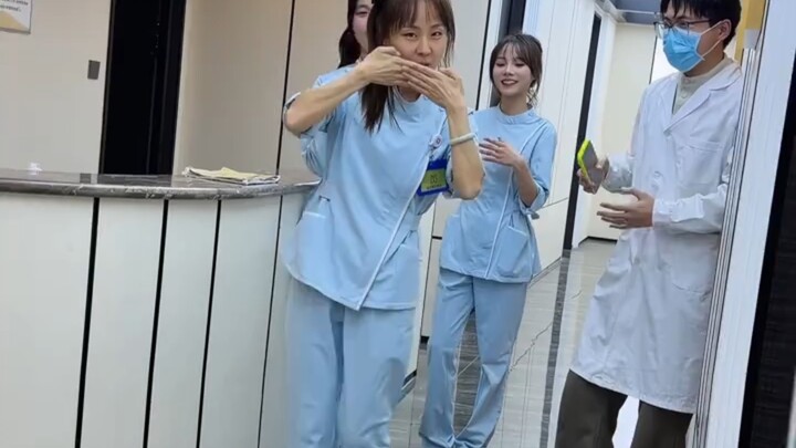 เต้นรำขาวหลังเลียนแบบท่าเดินจากฮั่นตาน