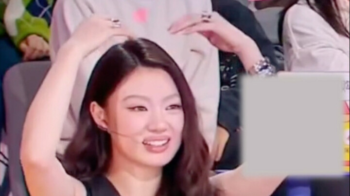Li Ka-shing and I are on the same team, hahaha—no wonder he was so enthusiastic when dancing with Da