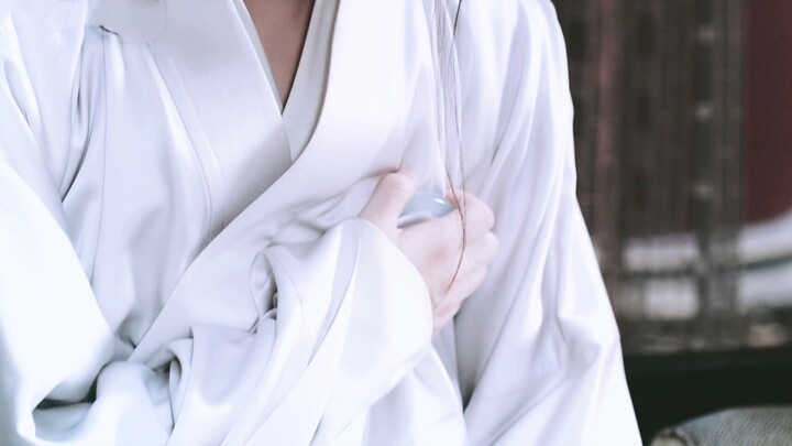 Ini... ini apa-apaan nih? Kaisar kok malah lebih tampan daripada selir kesayangannya!