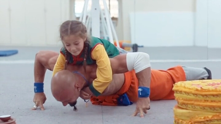 Mở khóa tính năng mới của "áo bông nhỏ": nâng vật nặng bằng hai ngón tay. Các ông bố nhất định phải 